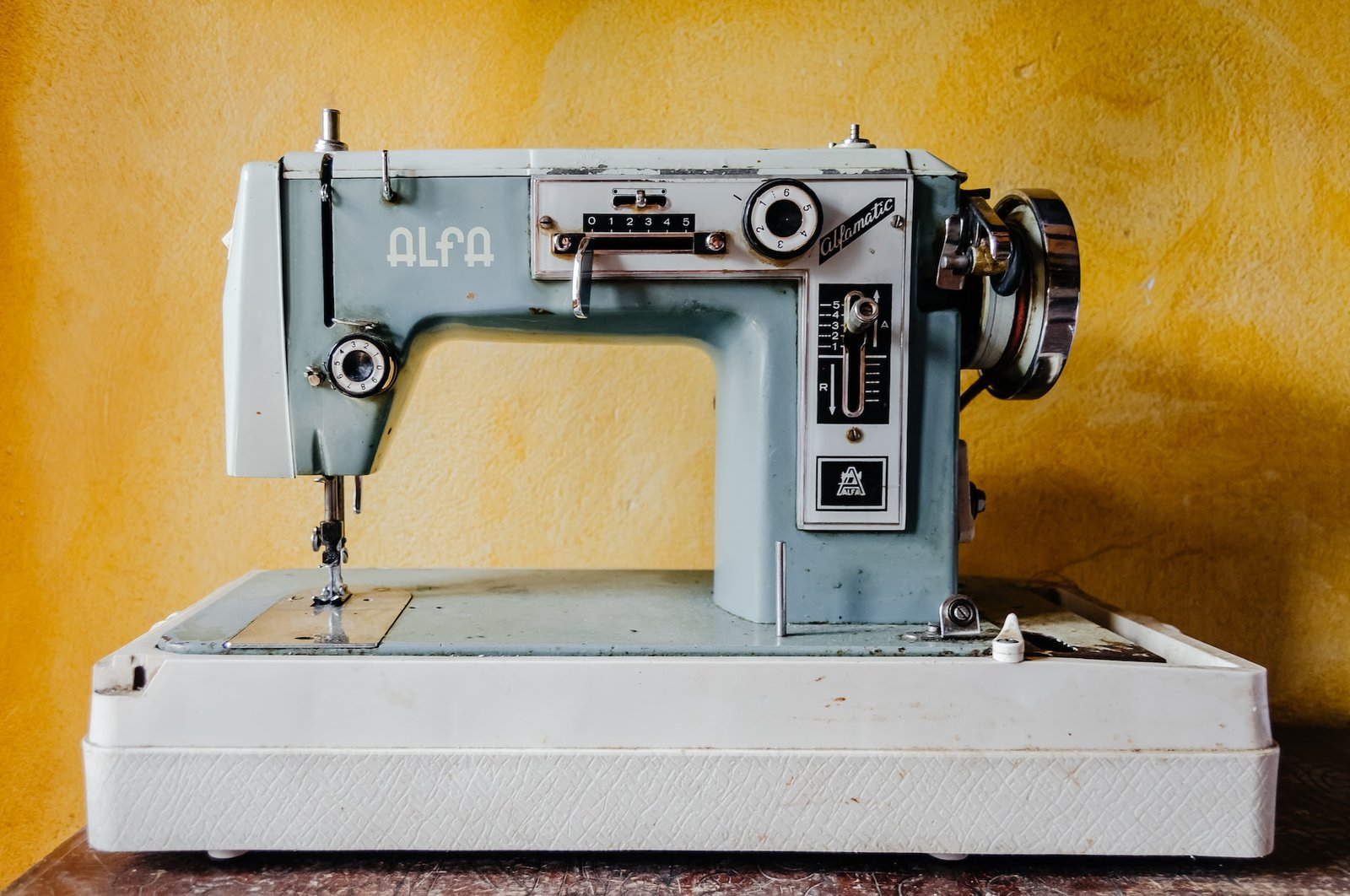 picture of a sewing machine
